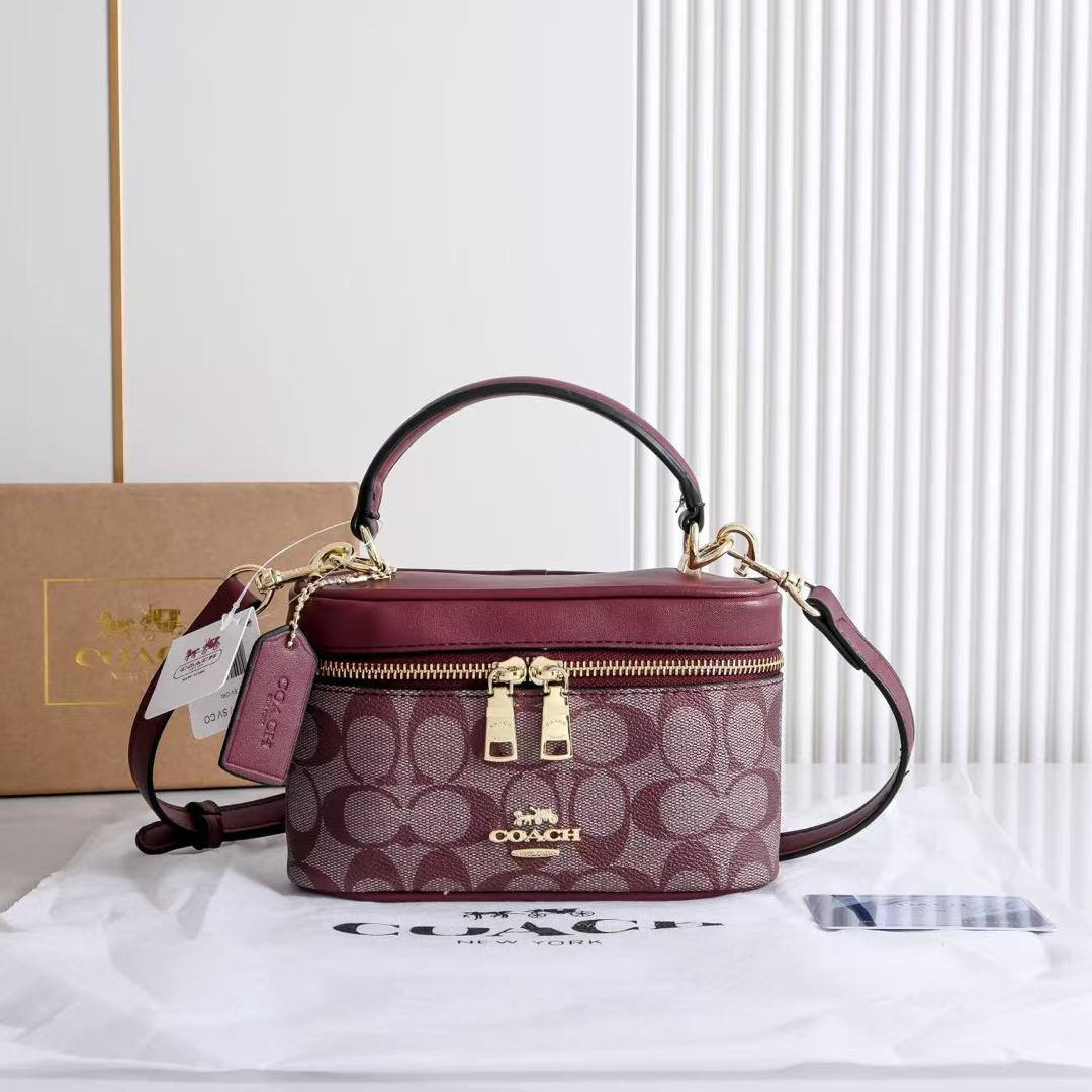 Coach
100 dhs🇦🇪🇦🇪
with box
size 18cm
Zain26
♥️♥️♥️