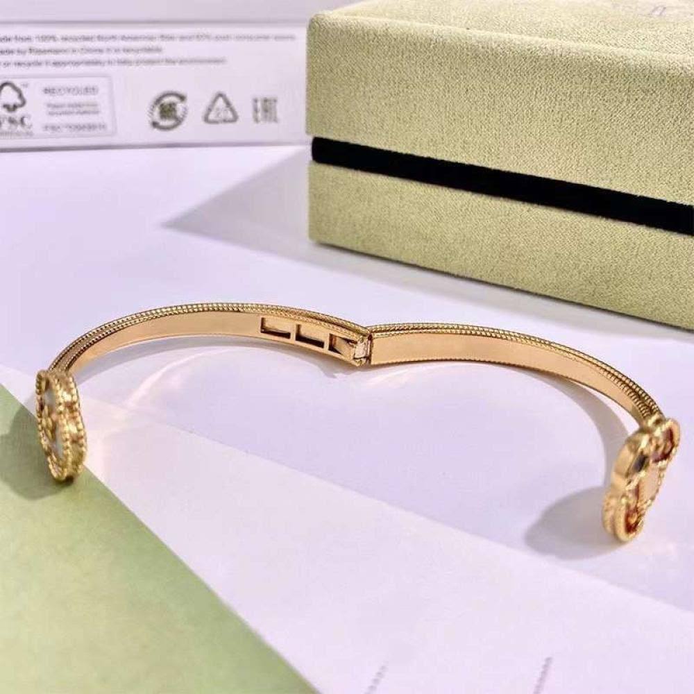 VCA ❤️🔥*
Bangle 😍
Ring 💍 free size 🔥
Master quality 💯
With normal boxes 🗃️
120 dhs🇦🇪🇦🇪
With master box 🗃️
Same in picture 👆
160 dhs🇦🇪🇦🇪
Zain216
♥️♥️♥️