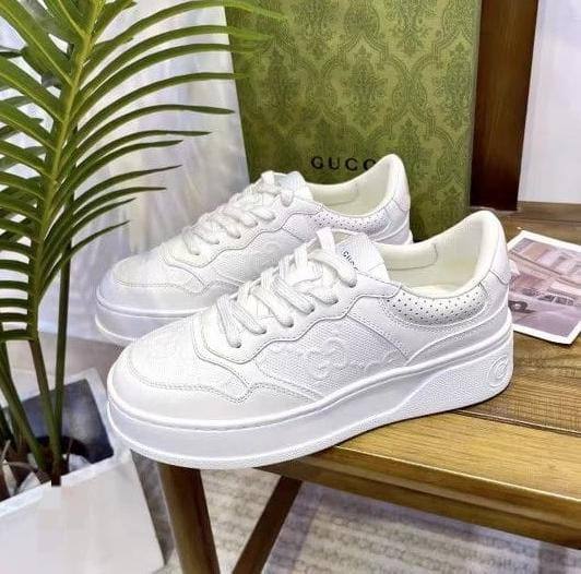 GUCCI
☘️ *SIZE 36 to 42 ☘️
280 dhs✅
Zain224
♥️♥️♥️