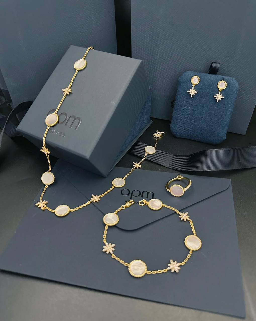 APM SET
NECKLACE BRACELET EARRINGS RING WITH SAME BOX
220 DHS✅
Zain80
♥️♥️♥️