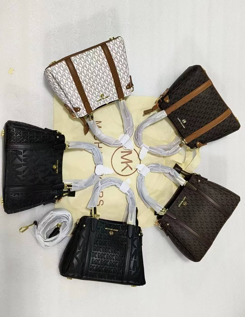 MK
23 cm
100 dhs✅
Zain299
♥️♥️♥️