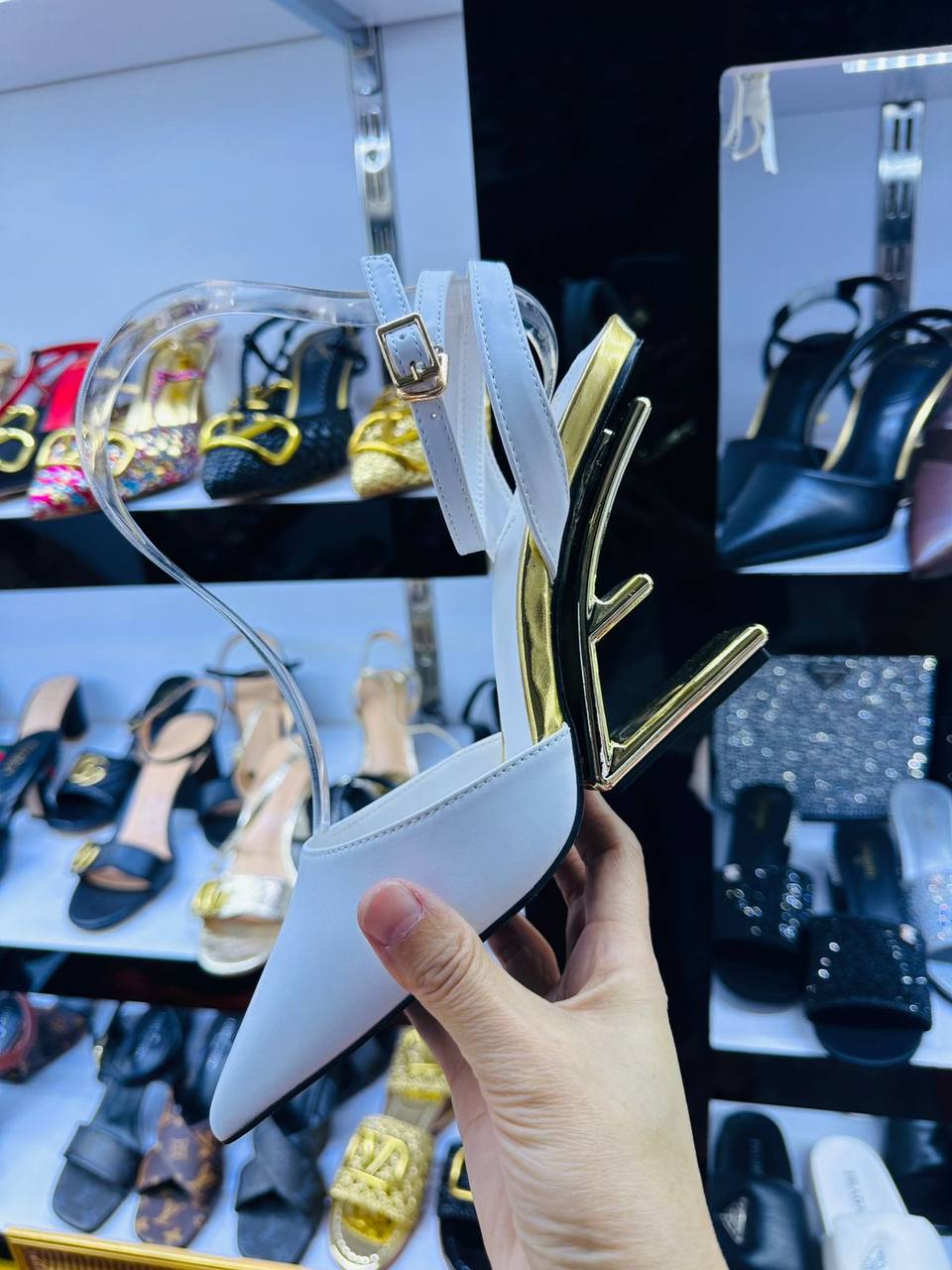 Fendi
size 36-42
140 dhs❤️
Zain132
♥️♥️♥️