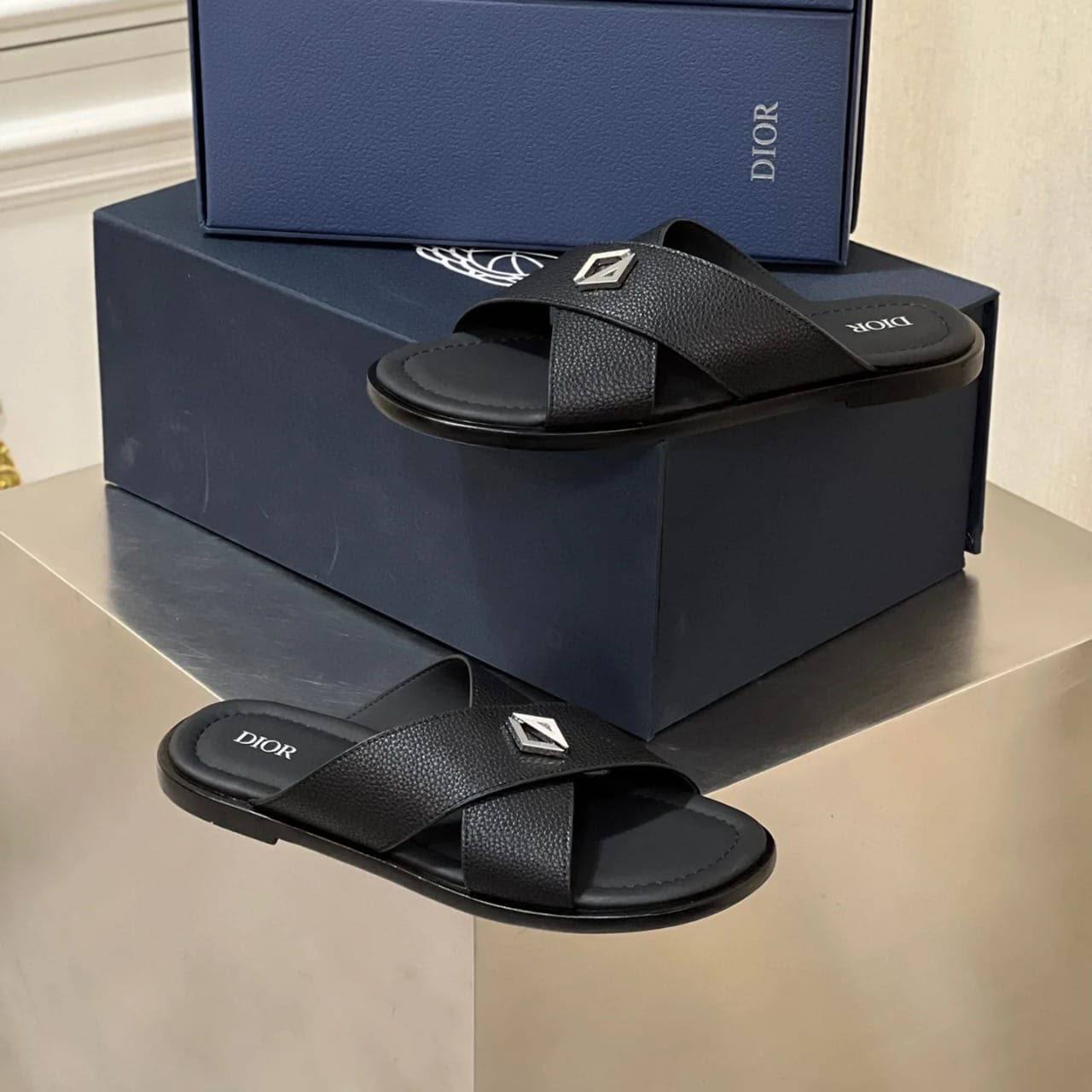 NEW CAME
MEN DIOR SLIPPER
105 dhs💓
SIZE -40 to 45
Zain40
♥️♥️♥️