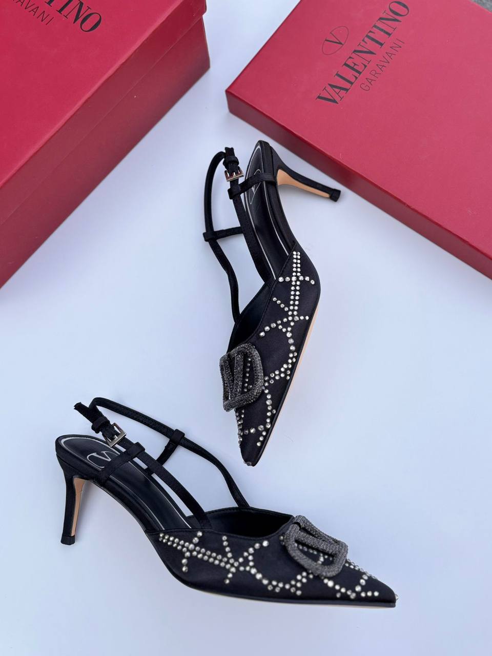 Valentino
120 dhs🪙💕
Size 36-42
Zain55
♥️♥️♥️