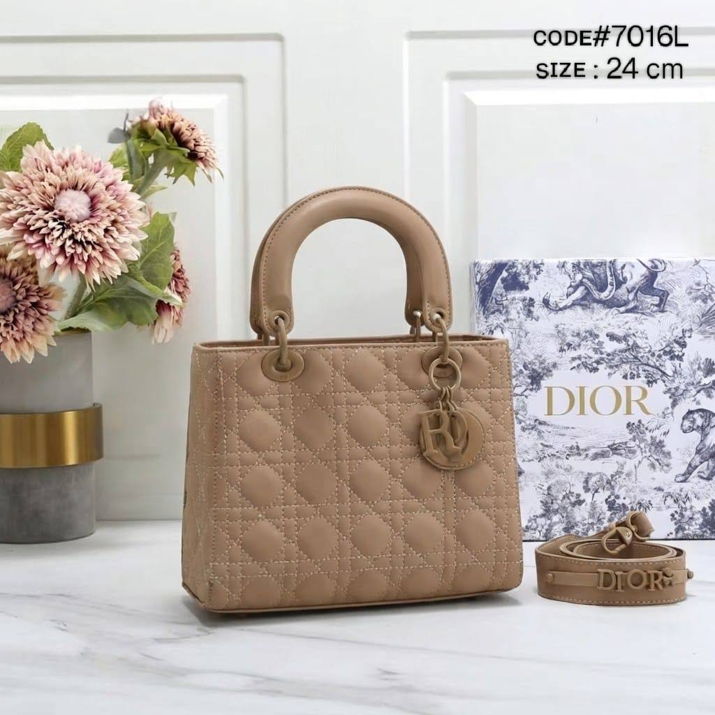 Dior
ᴍᴀᴛᴛᴇ ᴄᴏᴀᴛᴇᴅ ᴄᴏʟᴏʀ
sɪᴢᴇ : 24 cm
ᴡɪᴛʜ BOX
120 dhs✅
Zain31
♥️♥️♥️