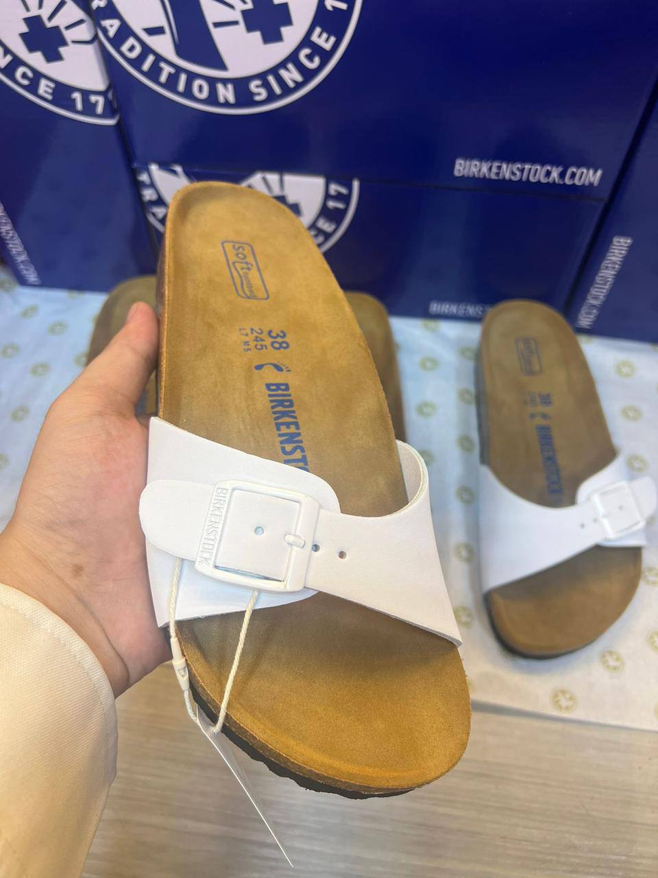Birkenstock
High Quality, New Arrived
Size 36To 41
110 dhs🪙🌨️
Zain120
♥️♥️♥️