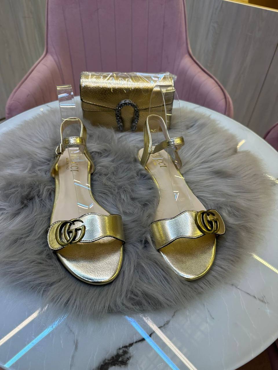 Gucci
size 36 to 41
85 dhs🪙🌨️
Zain146
♥️♥️♥️