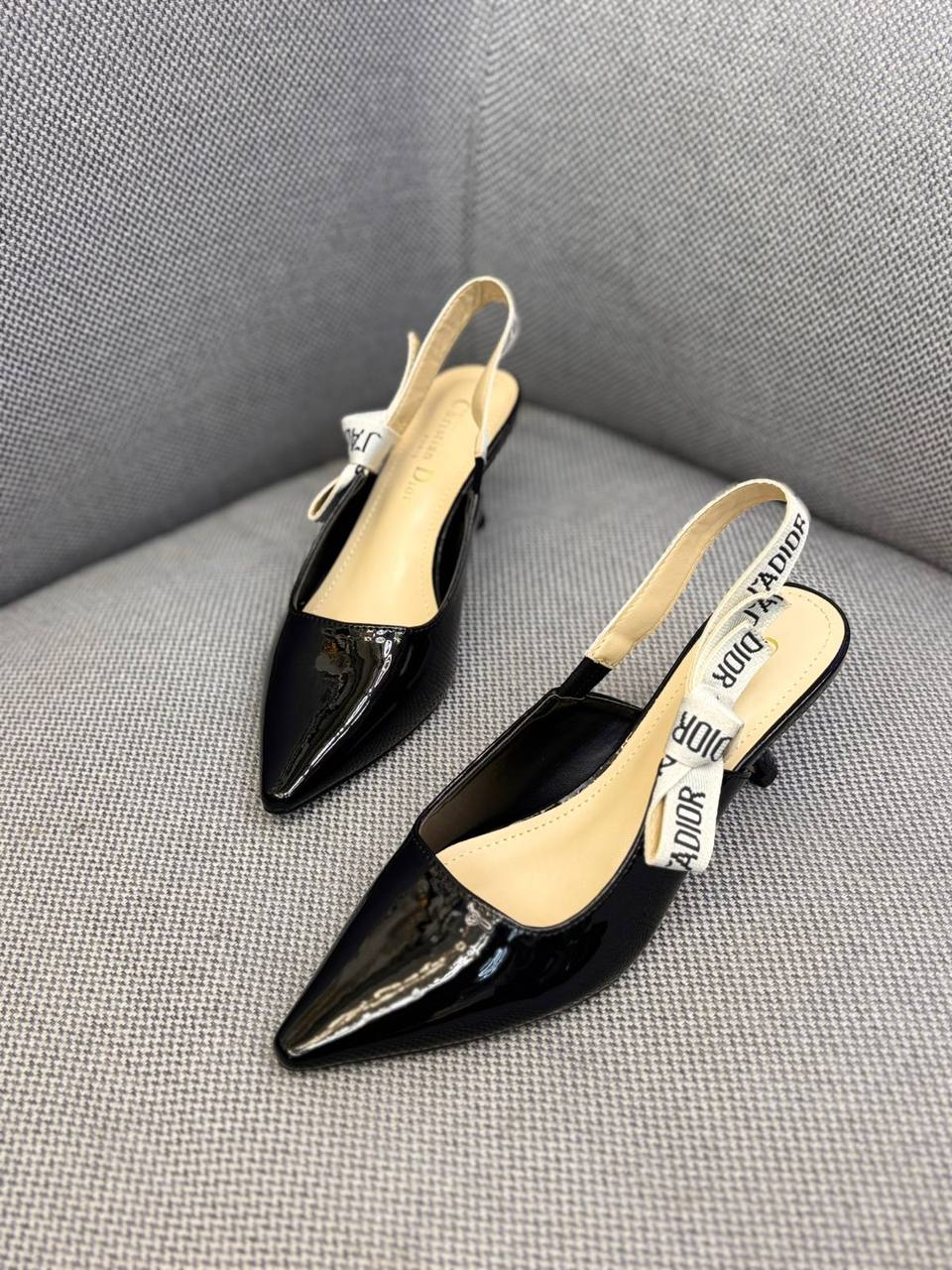 Dior
120 dhs✅
Size 36-42
Zain55
♥️♥️♥️