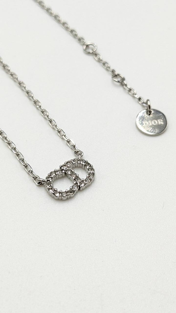 Dior
*Master Quality*
*Necklace, Earrings & Bracelet*
170 dhs💓 with Normal Box 🎁
180 dhs💓 with Good Box 🎁
Zain210
♥️♥️♥️