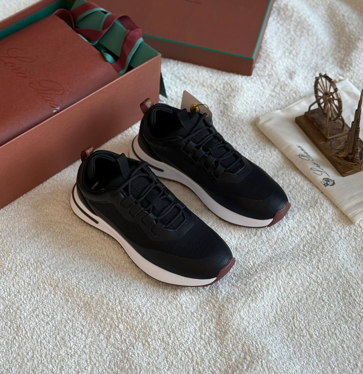 New. Men Loro piana shoes
Size . 41 to 46
150 dhs🪙🌨️
Zain80
♥️♥️♥️