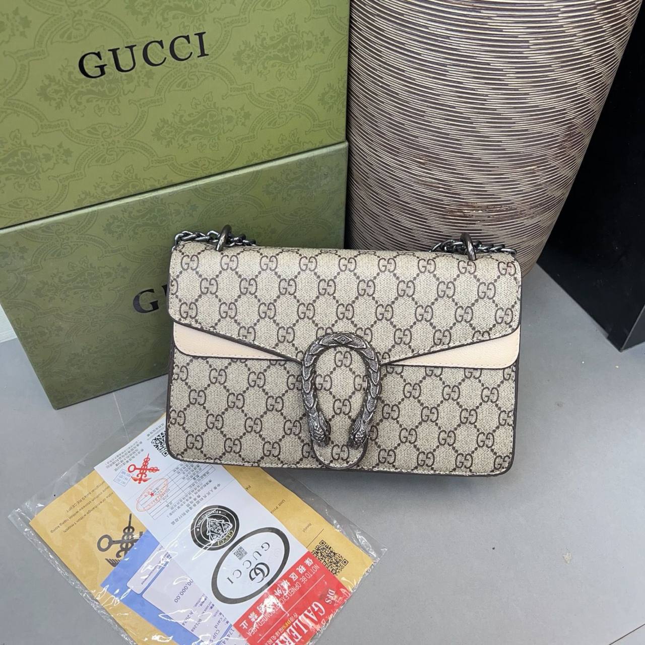 Gucci ᴅɪᴏɴʏsᴜs
ғʟᴀᴘ sʟɪɴɢ ʙᴀɢ
ᴍᴇᴛᴀʟ sɪʟᴠᴇʀ ʜᴀʀᴅᴡᴀʀᴇ
sɪᴢᴇ : 25 cm
ᴡɪᴛʜ BOX
🎁🎁🎁
75 dhs✅
Zain31
♥️♥️♥️