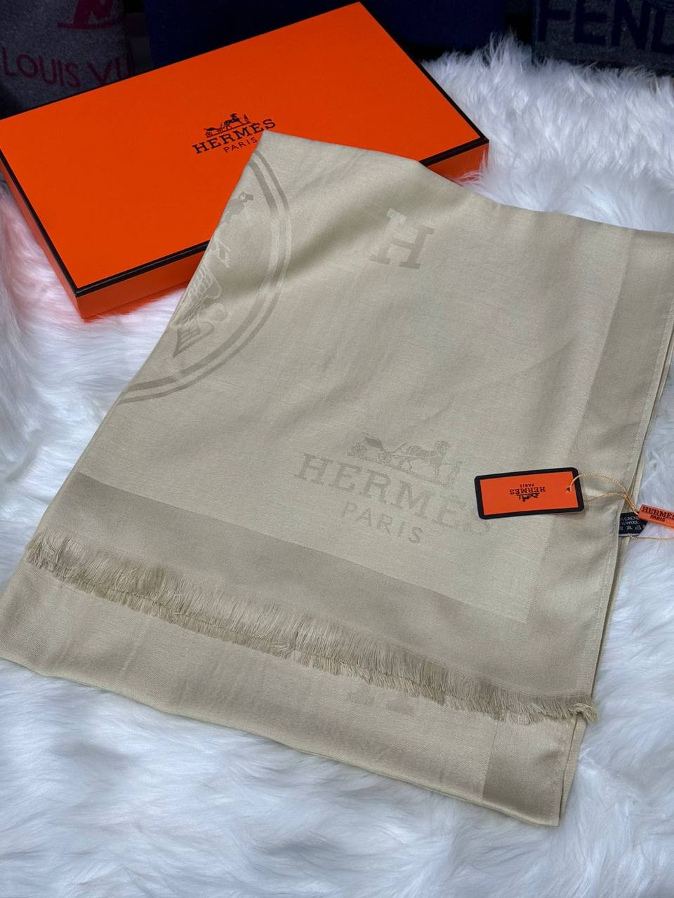 Scarf
Hermes
New cotton
45 dhs✅
Zain93
♥️♥️♥️
