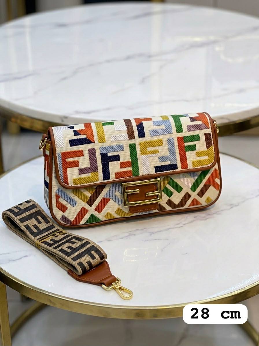 Fendi
120 dhs✅
with box
Zain90
♥️♥️♥️