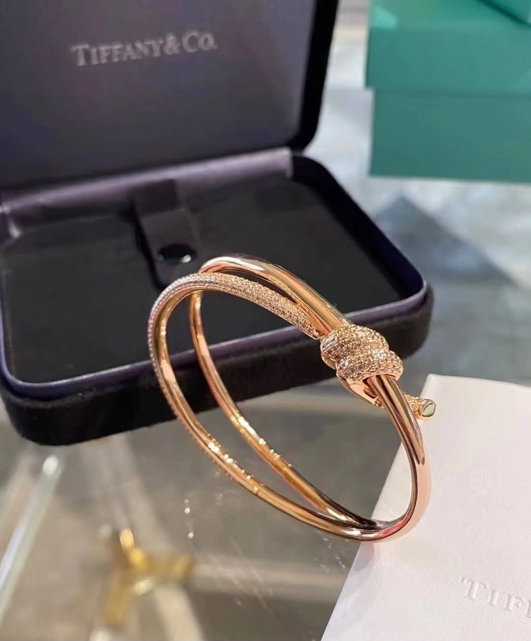 Tiffany
Bangle 🍁
Master quality 🐦🔥
With normal boxes 📦
90 dhs✅
With master box 🗃️
130 dhs✅
Zain216
♥️♥️♥️