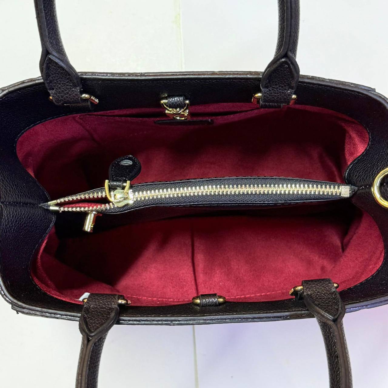 LV
GOOD QUALITY
WITHBOX
90 dhs💓
SIZE : 28cm
Zain17
♥️♥️♥️