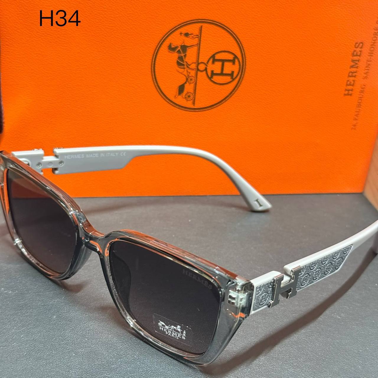 Hermes Sunglass*
A+ Quality
Offer price
50 dhs🪙🌨️
with Master Box 🗃️
Zain48
♥️♥️♥️