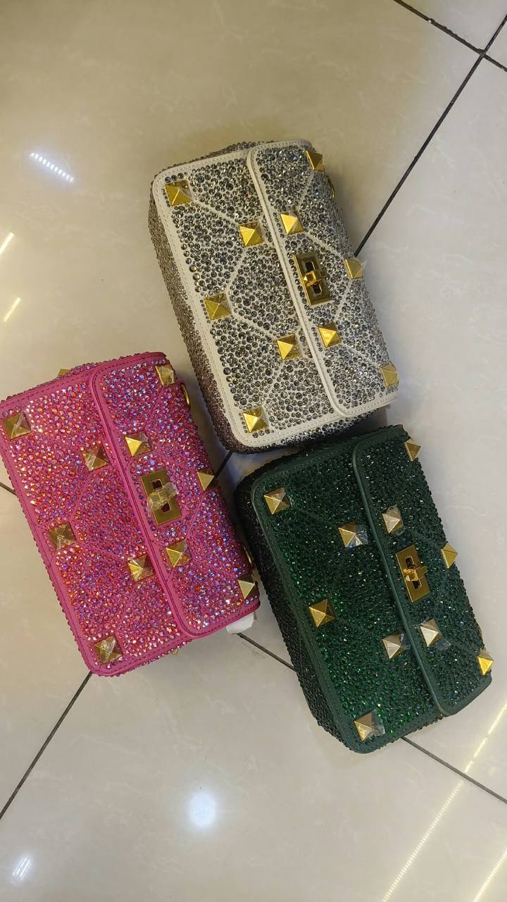 Dior
120 dhs🇦🇪🇦🇪
Zain10
♥️♥️♥️
