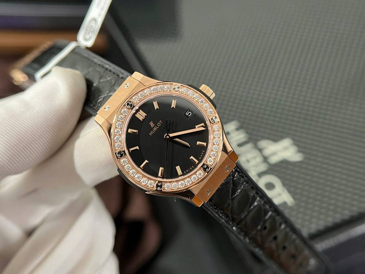 Hublot watches for ladies'
good quality
with stone
310 dhs🪙💕
Zain59
♥️♥️♥️