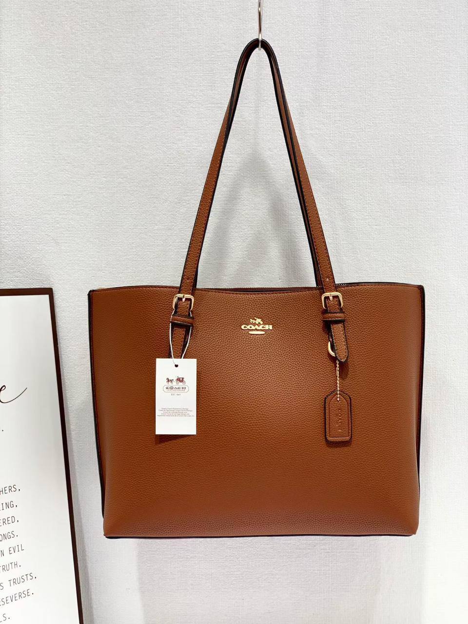 Coach
Best quality
105 dhs❤️
size 41cm
Zain158
♥️♥️♥️