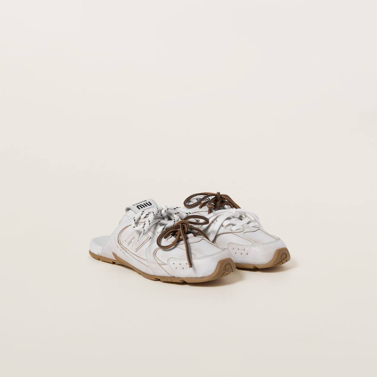 New Balance X Miu Miu 530 SL deco calf leather mules ‘White’🤍
36-41 AVAILABLE 🤩
190 dhs🪙💕
Zain242
♥️♥️♥️