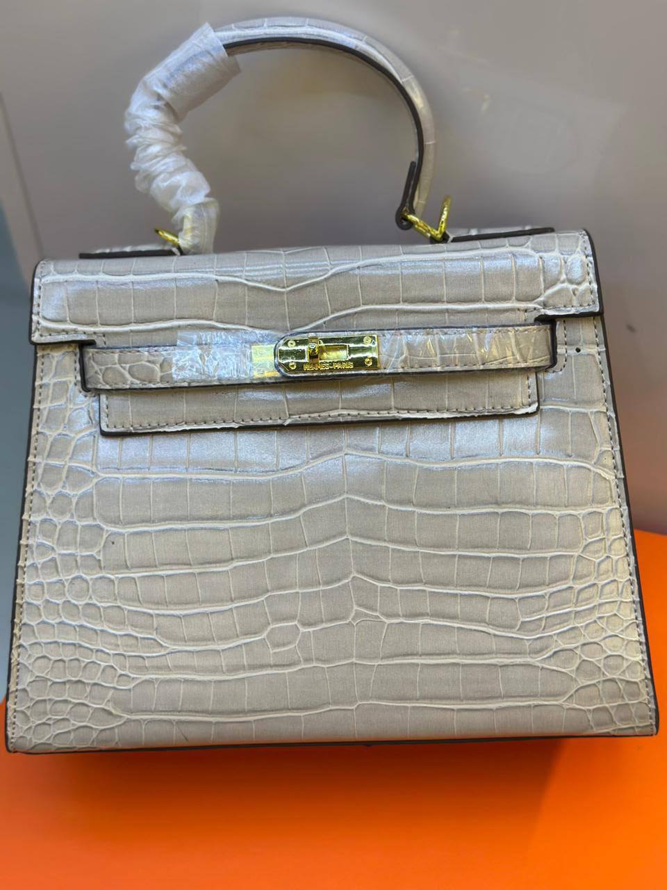 Hermes
Good quality
Size 25cm
110 dhs✅
With box 📦🔥
Zain70
♥️♥️♥️