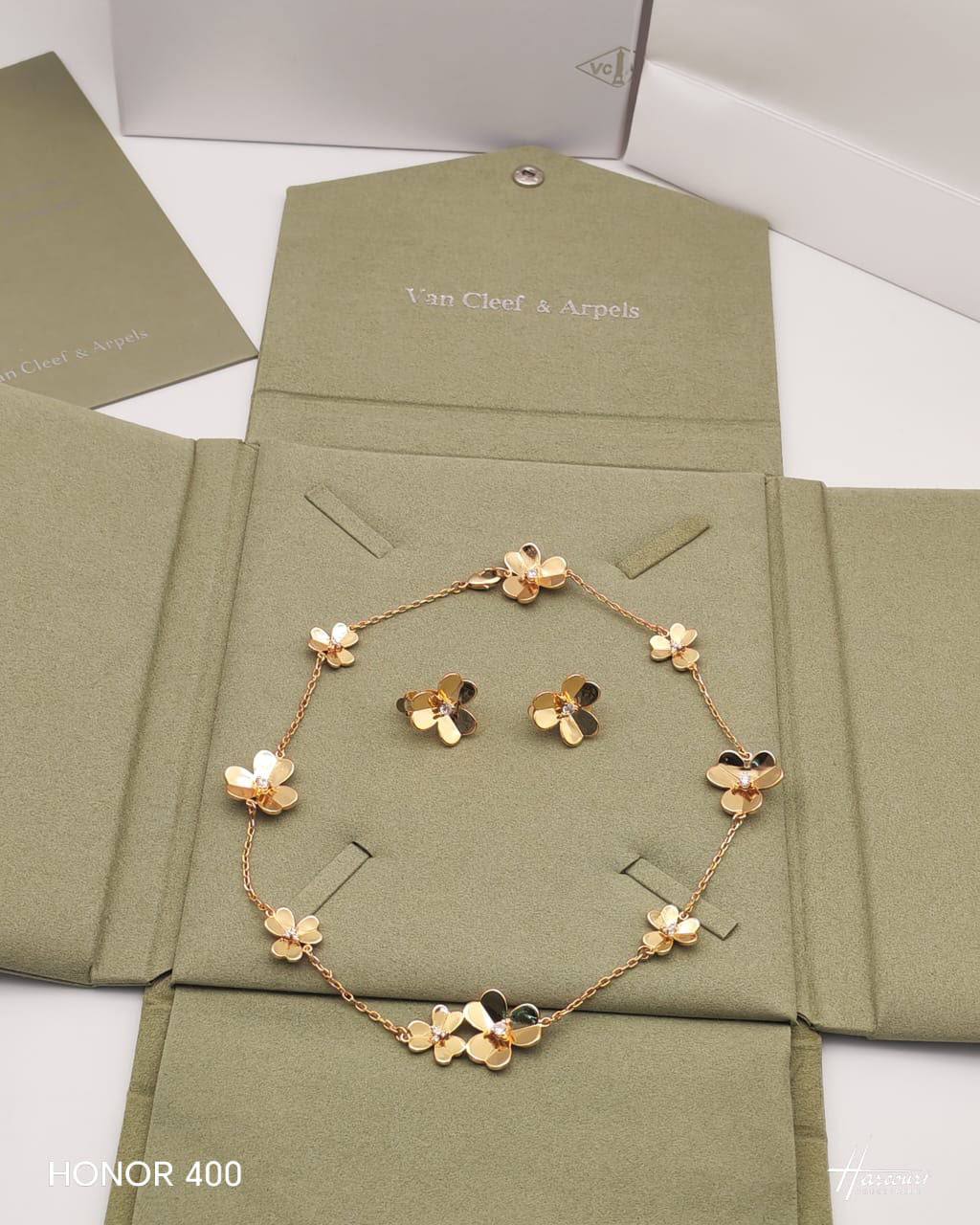 VCA
SET
necklace and earring
170 dhs🇦🇪🇦🇪
Zain122
♥️♥️♥️
