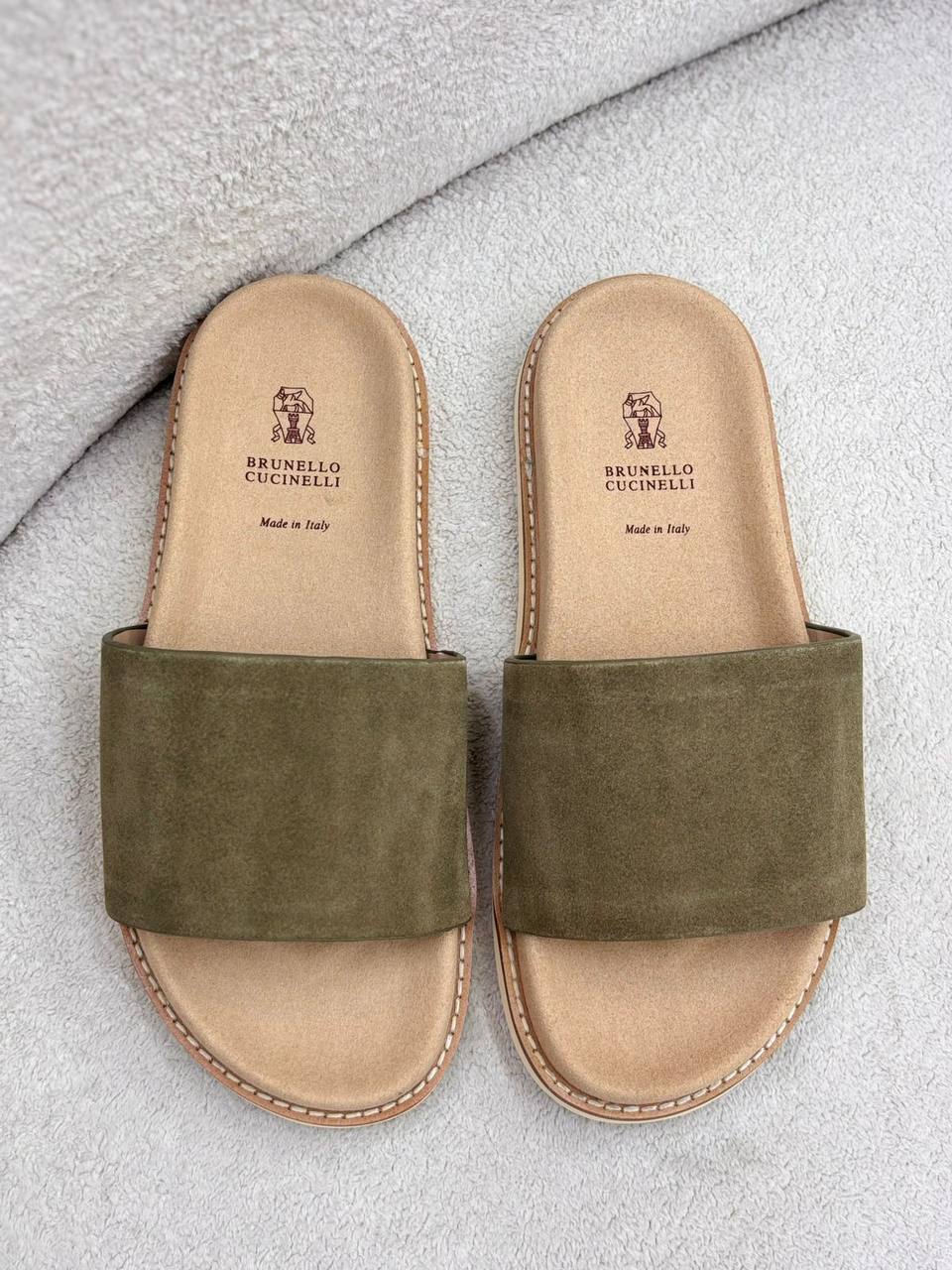 Brunello men slipper
120 dhs🇦🇪🇦🇪
40-45
Zain55
♥️♥️♥️