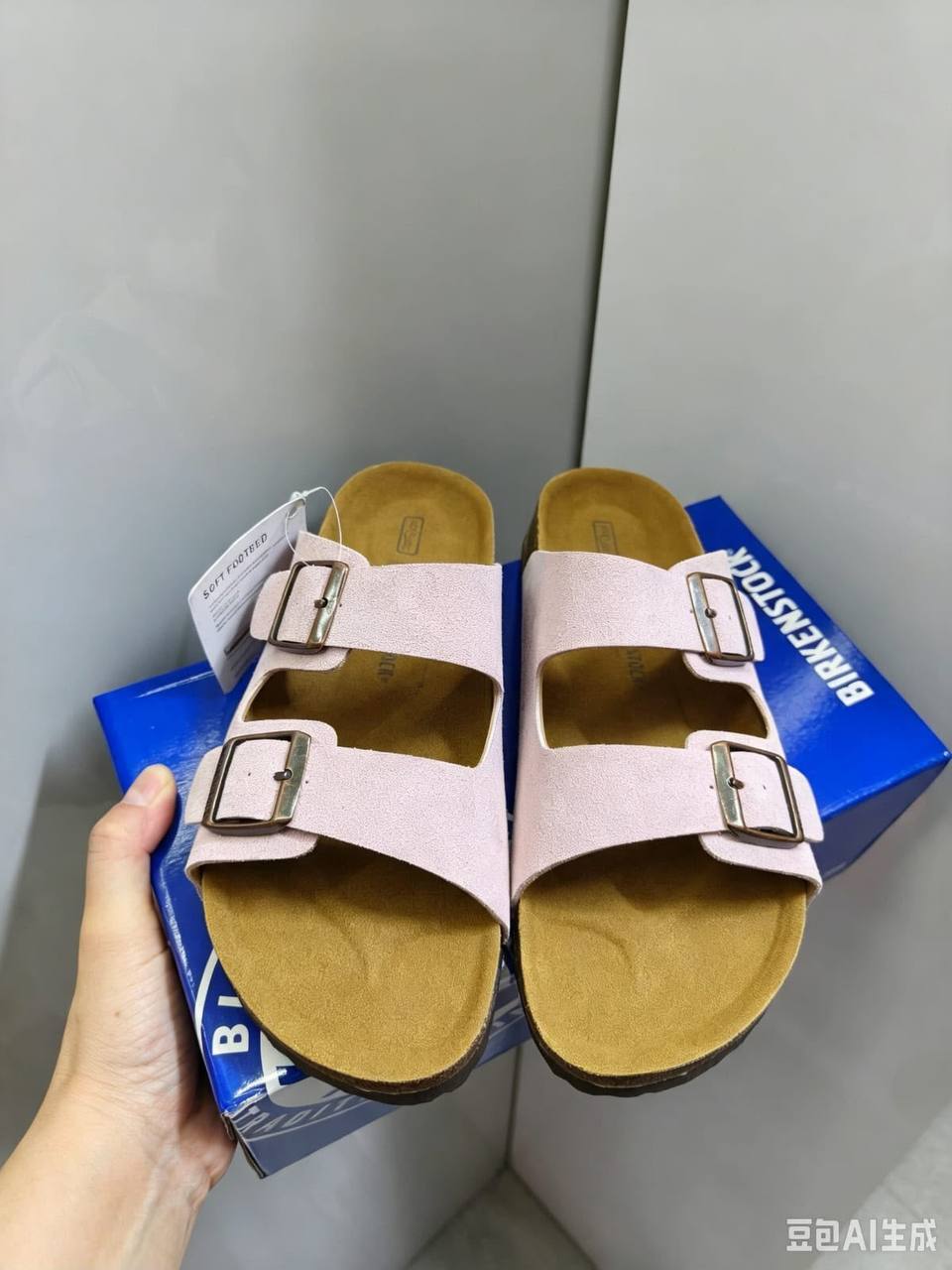 NEW CAME
BIRKENSTOCK
105 dhs🇦🇪🇦🇪
Size 36 to 41
Zain40
♥️♥️♥️
