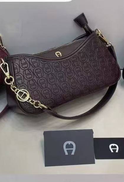 Aigner
Good quality
Size:25*cm
110 dhs🇦🇪🇦🇪
Zain70
♥️♥️♥️