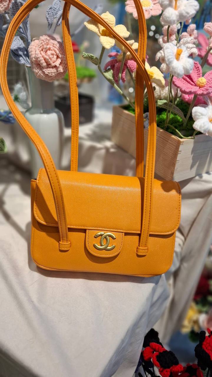 Chanel
East West Flap Bag
with Double Straps
21cm
110 dhs✅
Zain44
♥️♥️♥️