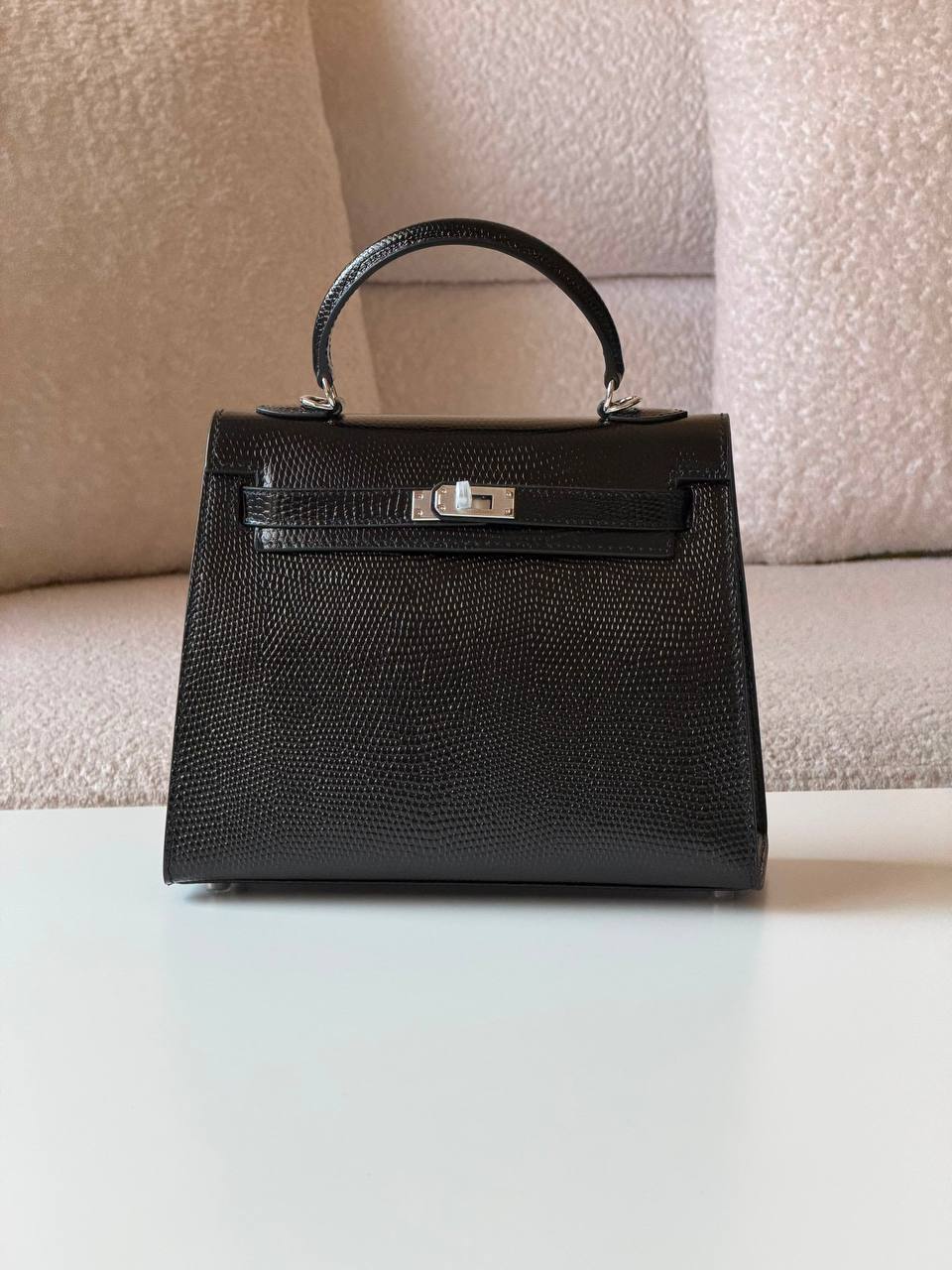 Hermes kelly lizard 25cm💕master quality😍with box❤️
440 dhs✅
Zain52
♥️♥️♥️