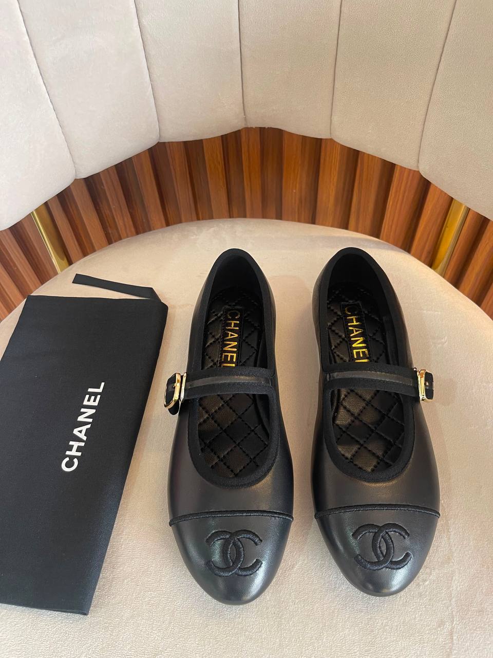 CHANEL
Master quality
Size: 36 to 41
450 dhs✅
Zain318
♥️♥️♥️