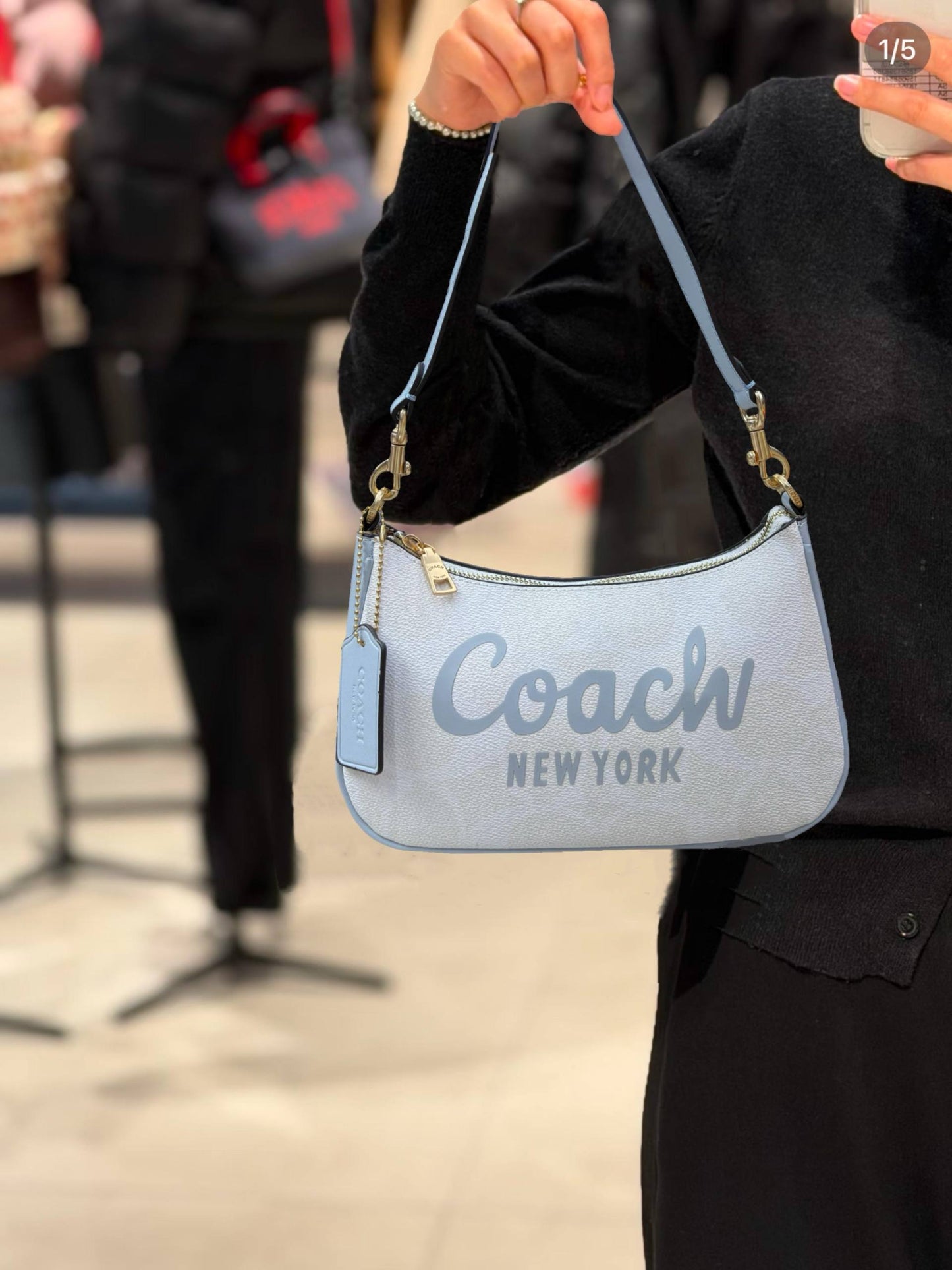 Coach
✨✨NEW ✨✨
95 dhs❤️
with box
🎁🎁🎁
Zain38
♥️♥️♥️