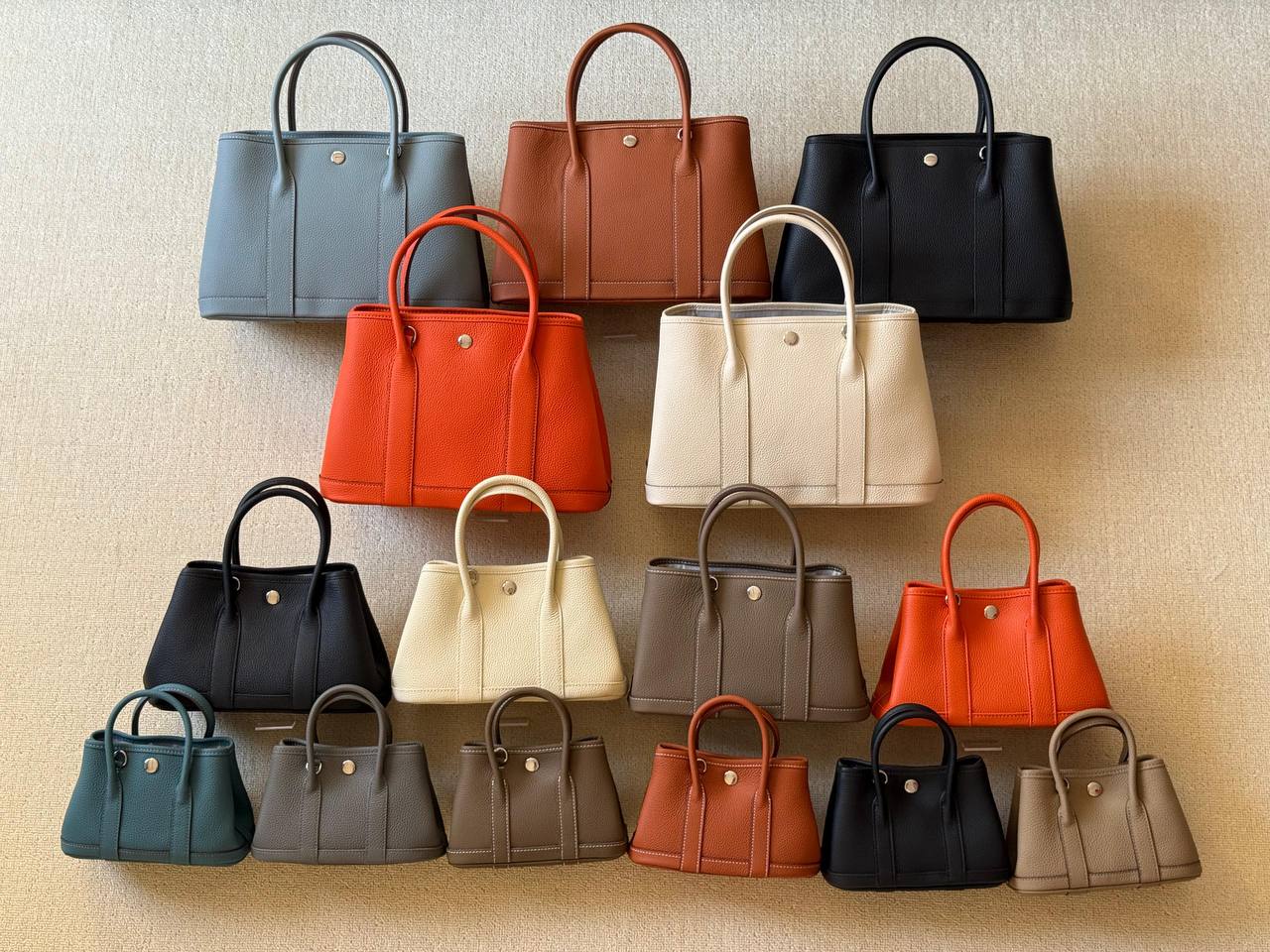 Hermes garden party
💕master quality😍with box❤️
18 CM 340 dhs🪙🌨️
24 Cm 340 dhs🪙🌨️
30 CM 380 dhs🪙🌨️
Zain52
♥️♥️♥️