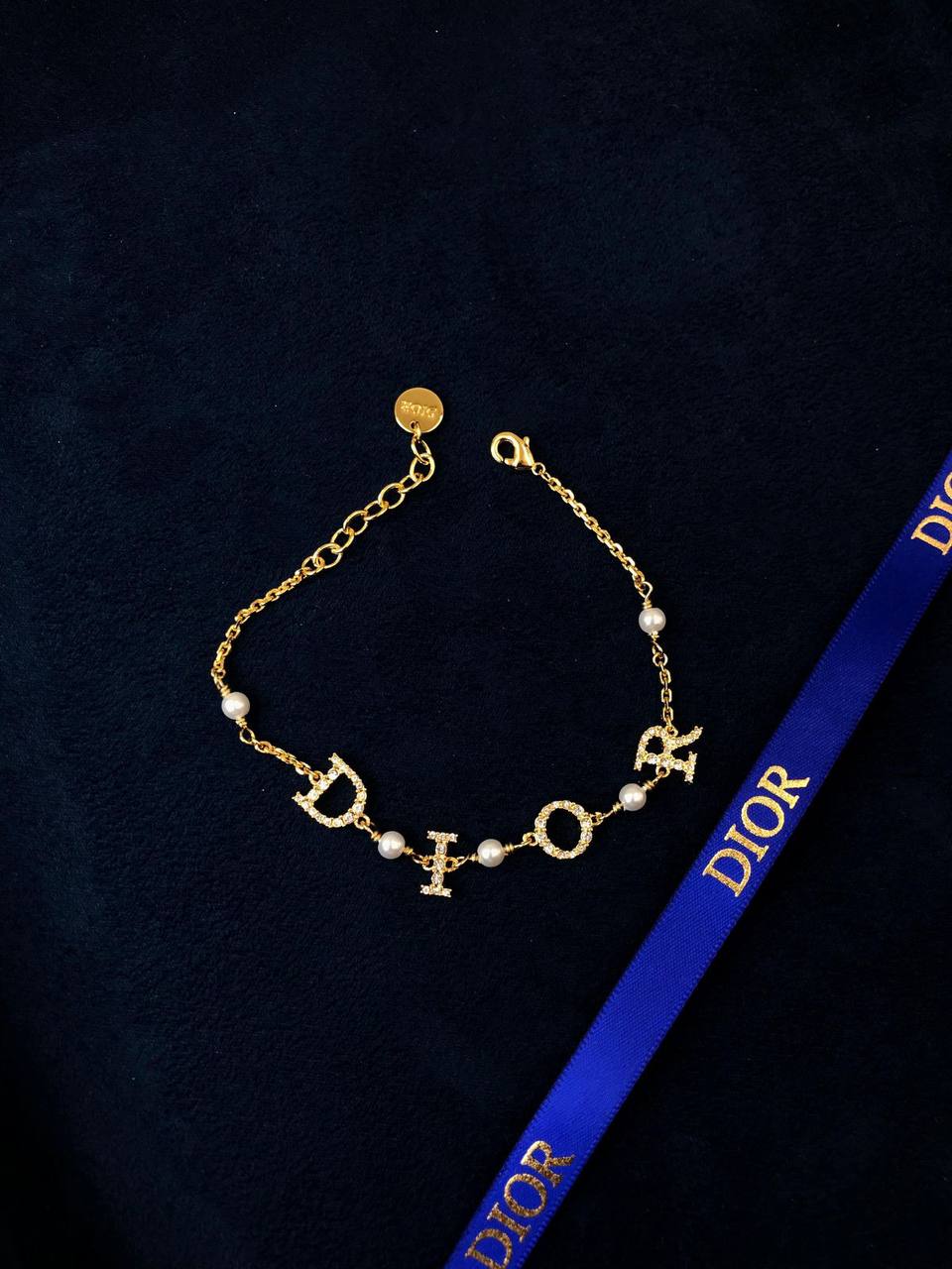 DIOR 🤍
* *New Collection*
* D I O R Logo®️ with Pearl & Stone full Set
* Necklace
* Earings
* Bracelet
↗️ *Super Master Quality ®️*
Full Set
*260 dhs🪙💚* with *Normal* Box & Bag
*275 dhs🪙💚* with *Orignal* Packaging
Zain106
♥️♥️♥️