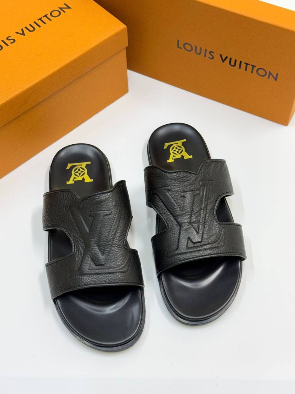 OFFER 🥰
LV SLIPPER
75 dhs✅
Size 39-46
Zain40
♥️♥️♥️