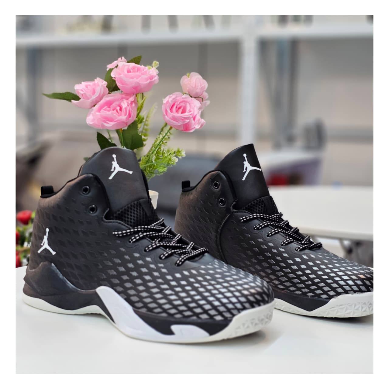 Jordan
Size 40to45
90 dhs🪙🌨️
Zain163
♥️♥️♥️