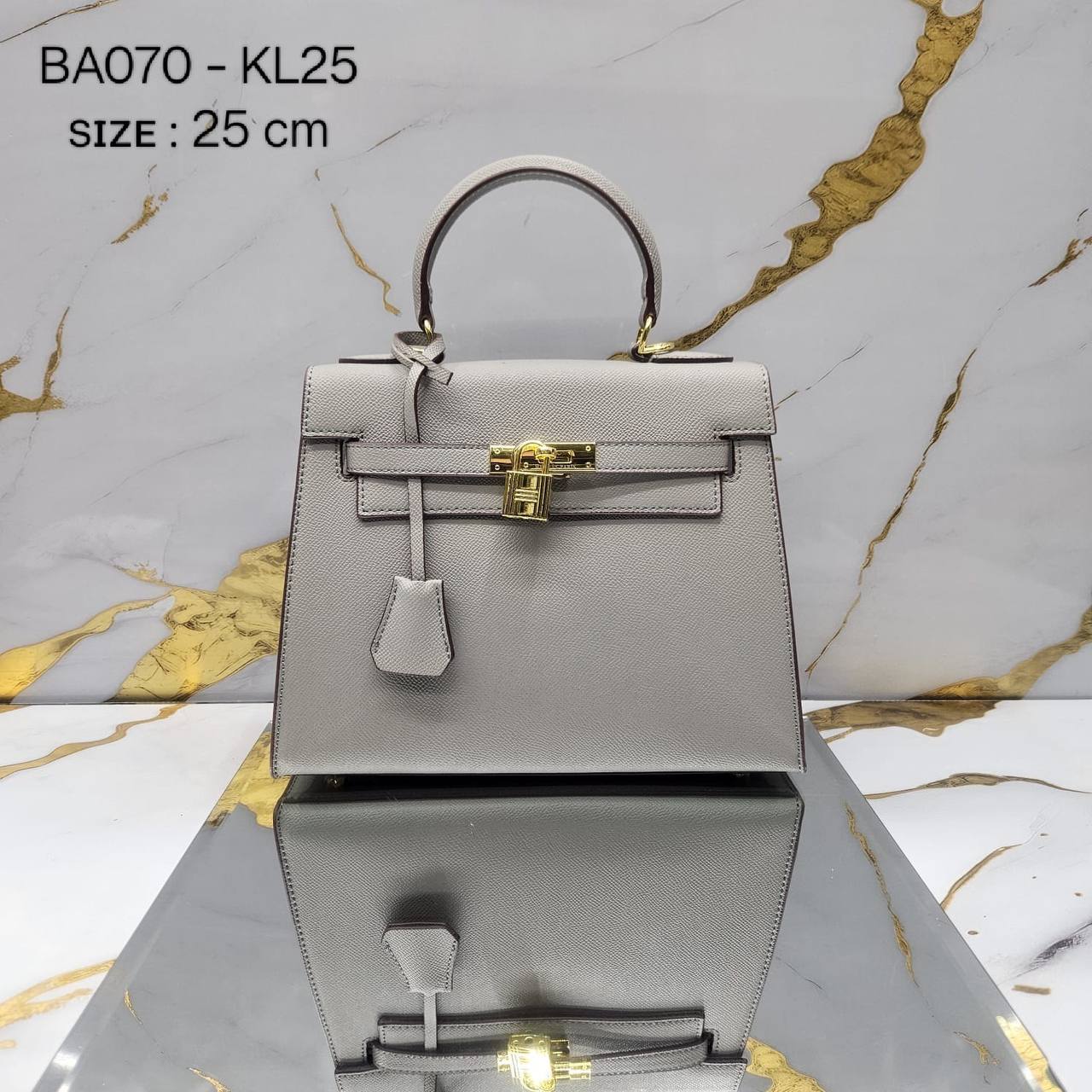 Hermes KELLY
ᴏɴʟʏ ᴏɴᴇ ʙᴇʟᴛ sᴛʀᴀᴘ
ɢᴏʟᴅ ʜᴀʀᴅᴡᴀʀᴇ
sɪᴢᴇ : 25 cm
95 dhs🪙🖤
Zain31
♥️♥️♥️