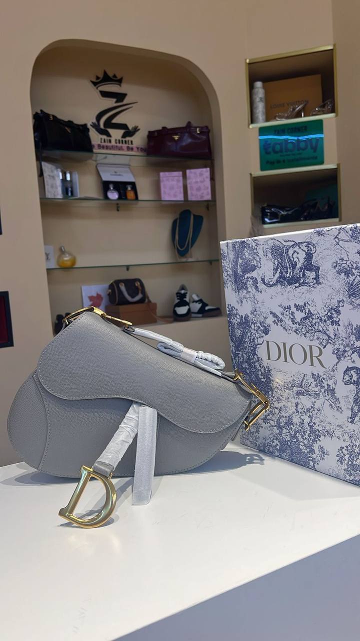 Dior
110 dhs
Zain07
♥️♥️♥️