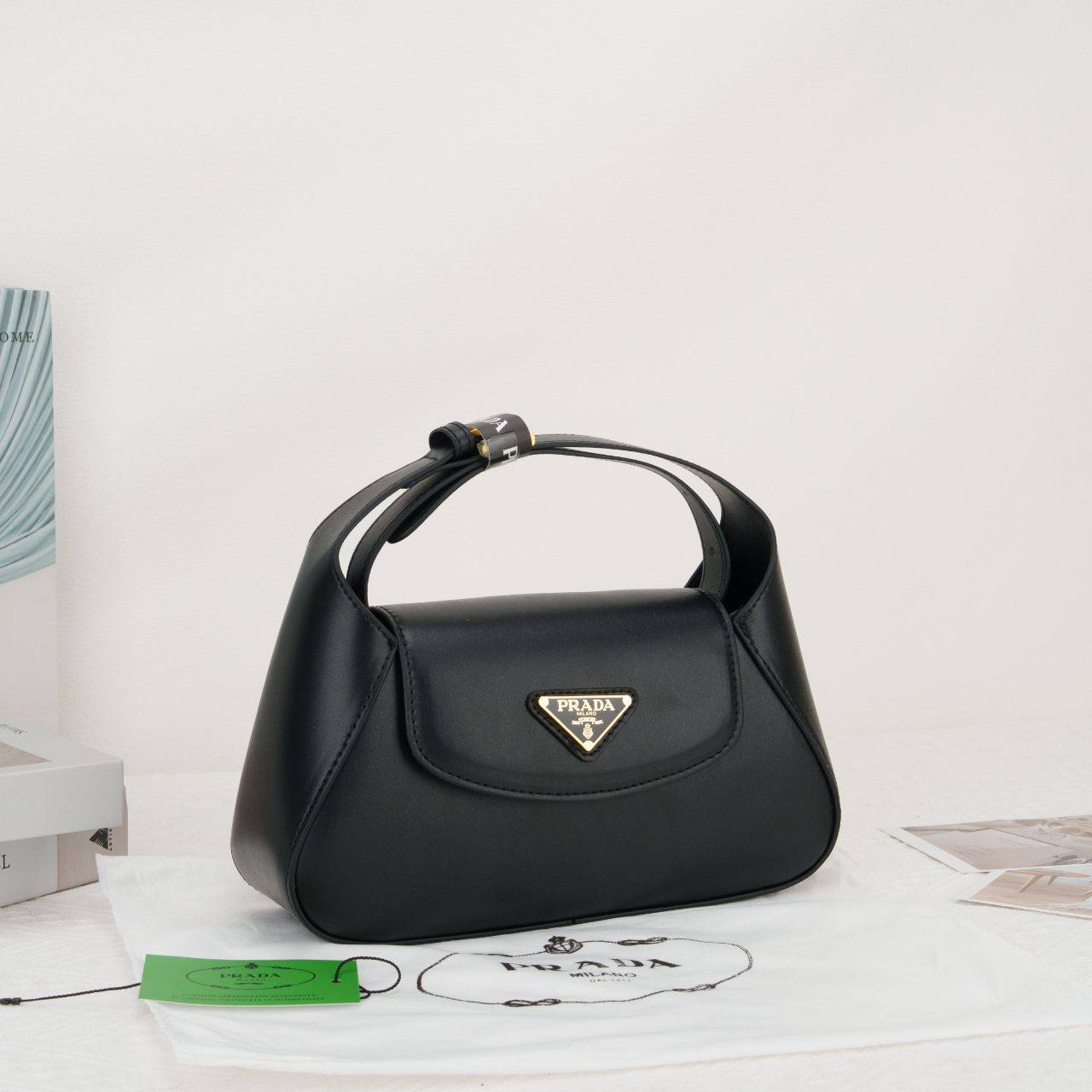 Prada
With box
🎁🎁🎁
85 dhs❣️
Zain39
♥️♥️♥️