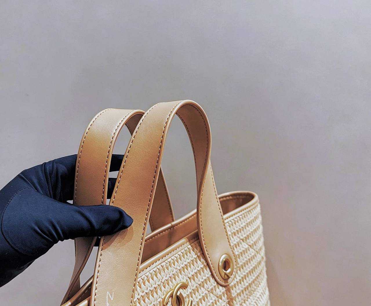 CHANEL
BEACH BAG
COPY ONE
NEW CAME
150 DHS🇦🇪🇦🇪
Zain295
♥️♥️♥️