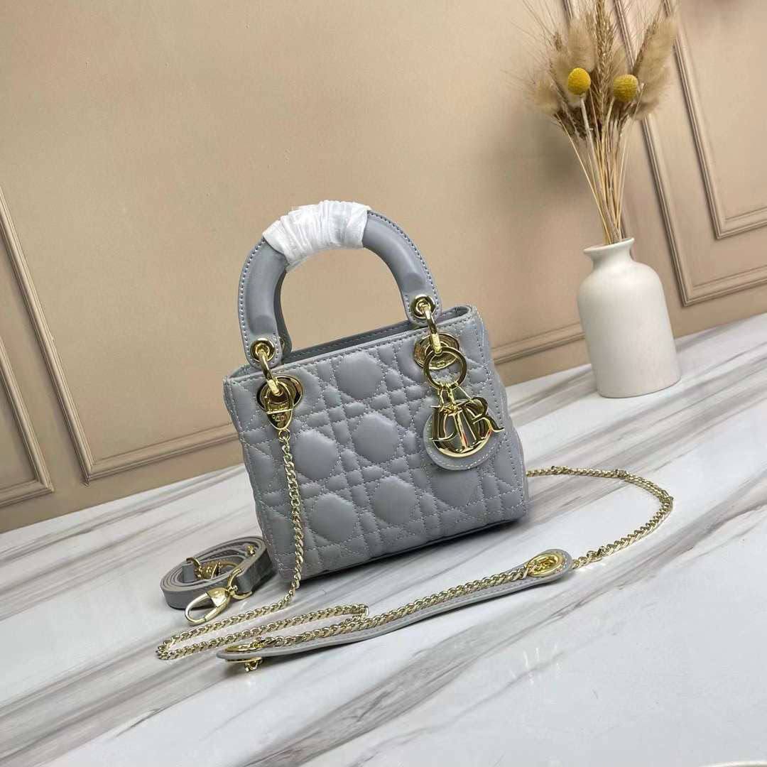 Dior
Master❣️❣️
280 dhs✅
Zain153
♥️♥️♥️