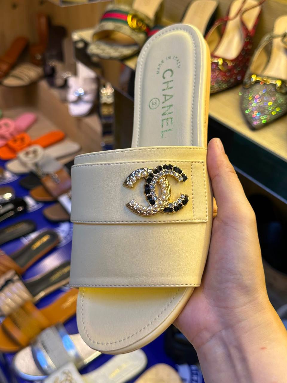 Chanel
size 36-42
100 dhs🇦🇪🇦🇪
Zain132
♥️♥️♥️