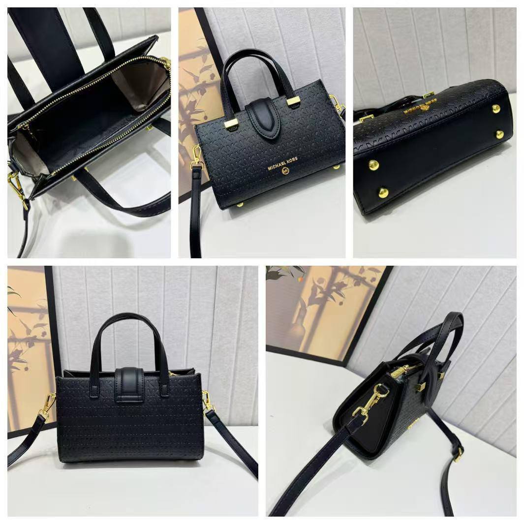 MK long
First quality +🎁
Size : 22 * 14 cm
95 dhs🇦🇪🇦🇪
with box 🎁
Zain115
♥️♥️♥️