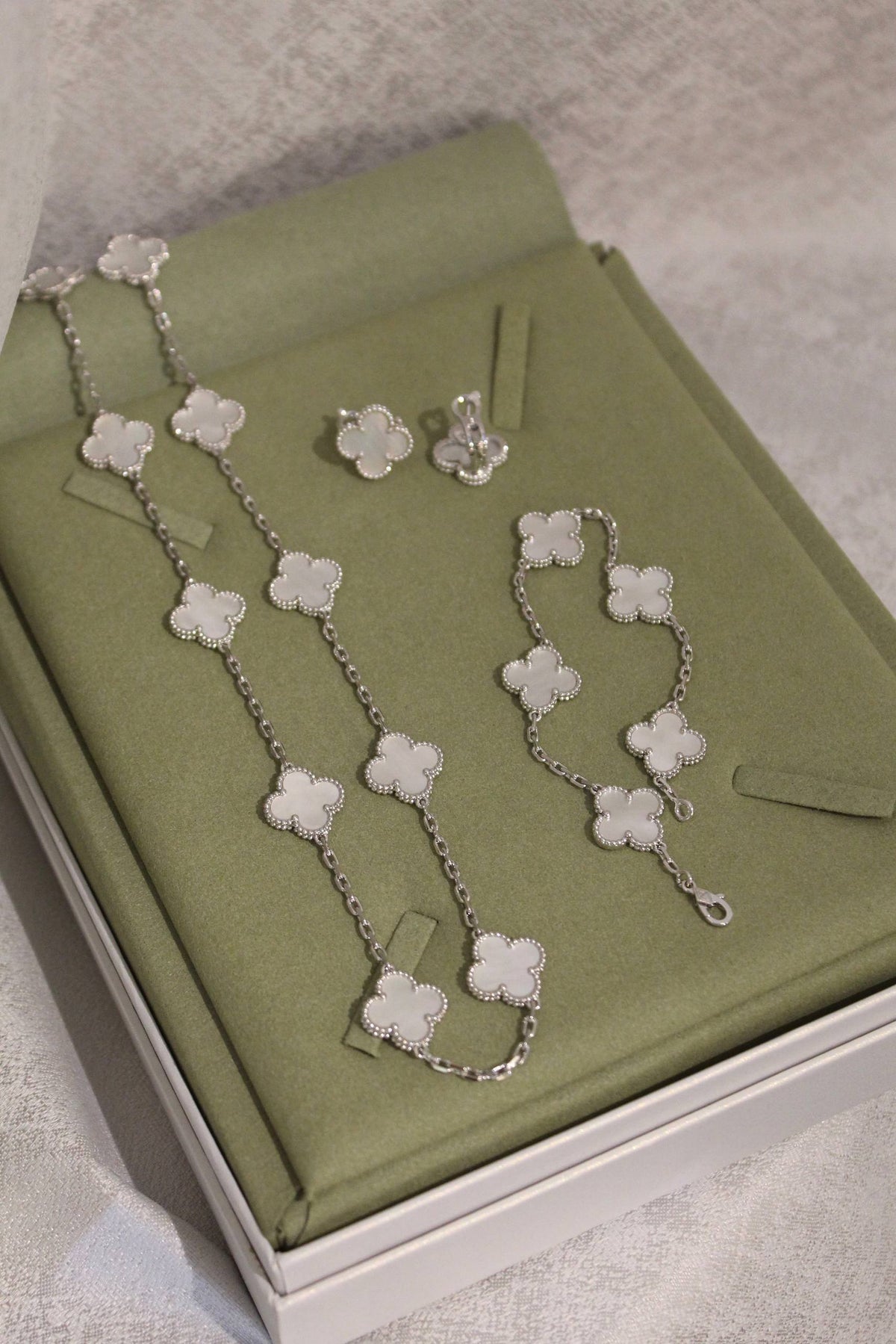 VanCleef & Arpels
- Magic Alhambra Full Set
- Necklace 10 Motifs
- Bracelet 5 Motifs
- Earings 1 Motif
- 18K gold plated
Super Master Quality
For Price 👇 WhatsApp✅
0568585901
0507557372
0552275751 Owner Zain 👌
Zain106
♥️♥️♥️