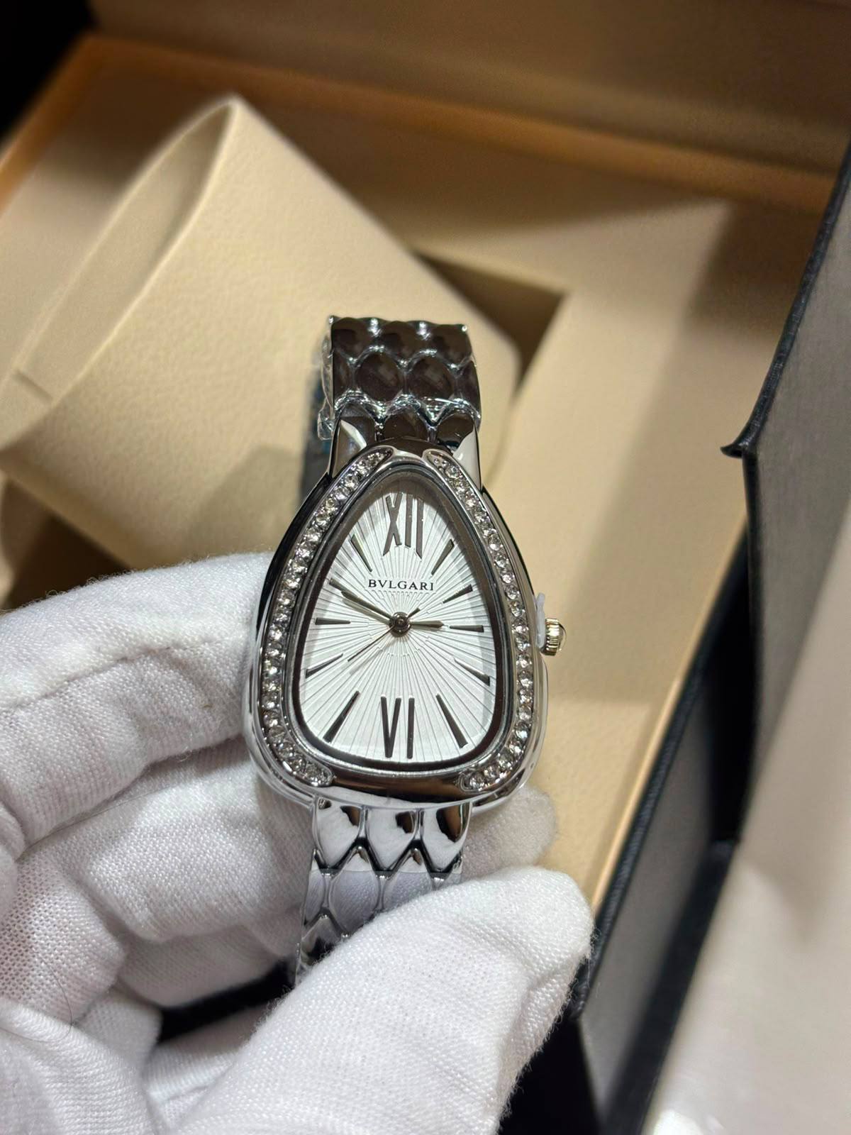 Bvlgari
200 dhs
with box
Zain108
♥️♥️♥️