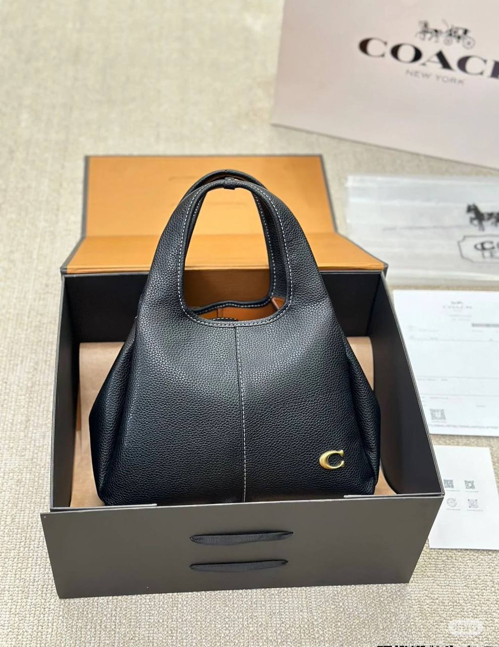 Coach
Good Quality
With Box
🎁🎁🎁
100 dhs❤️
Zain250
♥️♥️♥️