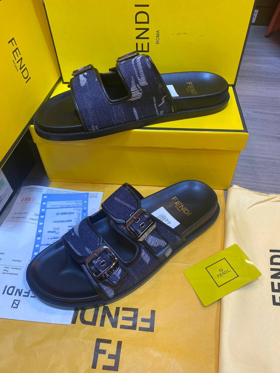 Fendi slipper for men,
Size 40 To 45
115 dhs✅
Zain16
♥️♥️♥️