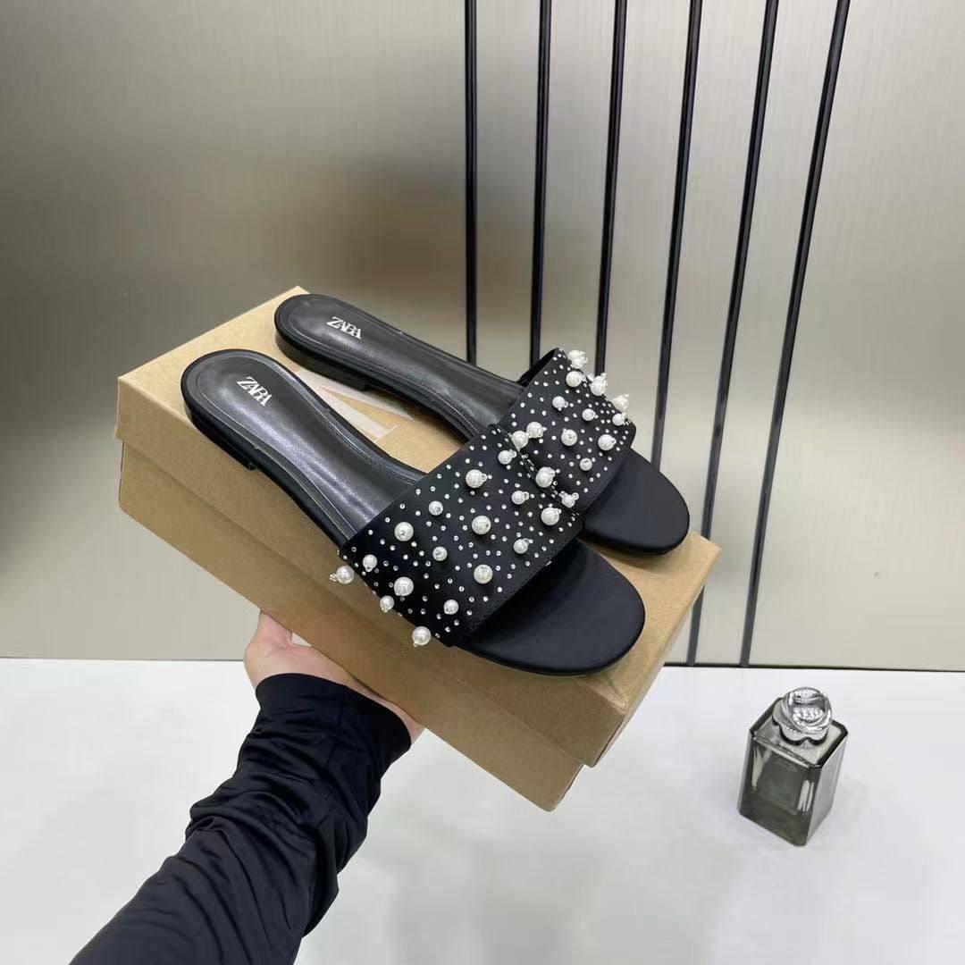 ZARA SLIPPER
GOOD QUALITY
75 dhs✅
Size 36 TO 41
Zain40
♥️♥️♥️