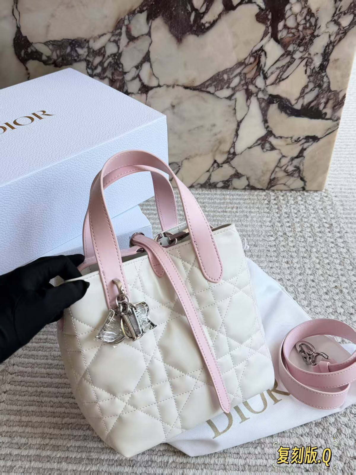 Dior
350 dhs🇦🇪🇦🇪
Zain132
♥️♥️♥️